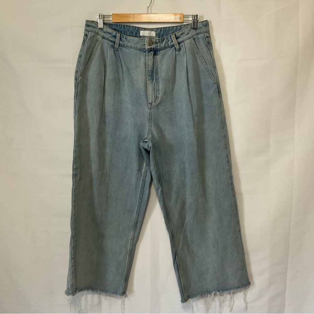 Oak + Fort wide leg cropped raw edge pleated jeans size 32